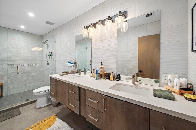 Building Photo - 419 Alamanda Dr