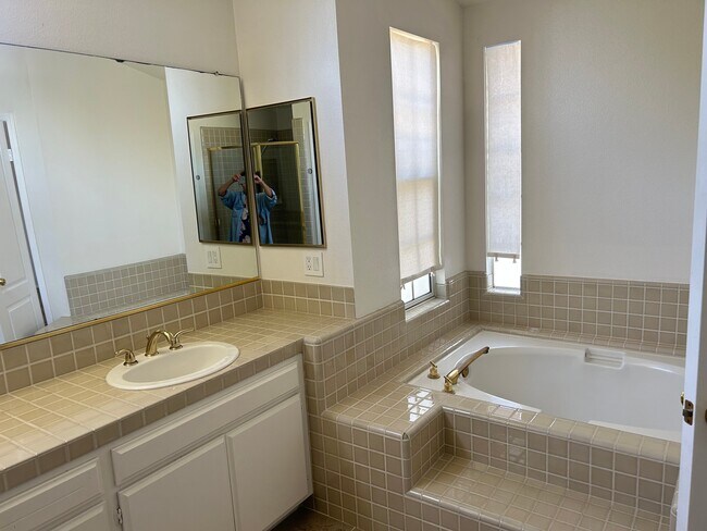 Building Photo - 2543 Spinnaker Ave