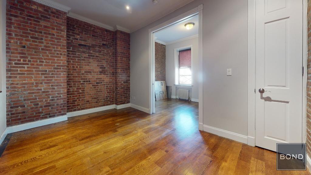 Building Photo - 724 Tenth Avenue