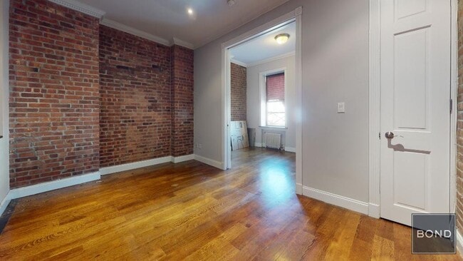 Building Photo - 724 Tenth Avenue