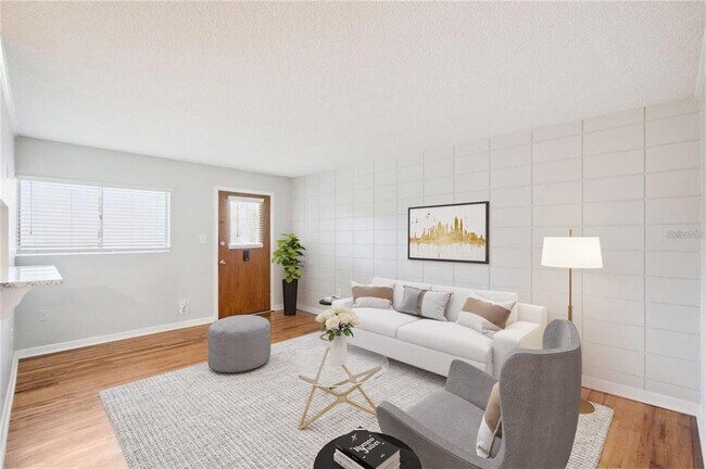 Building Photo - 320 Lakeview St