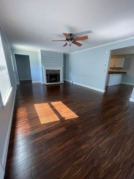 Living room - 282 N Franklin St