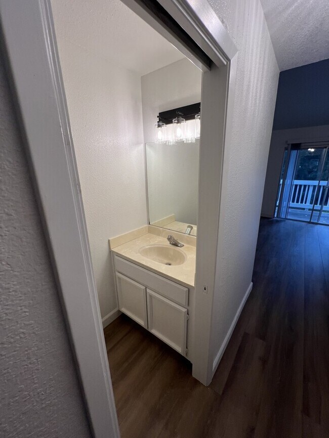 Building Photo - 235 Live Oak Cir