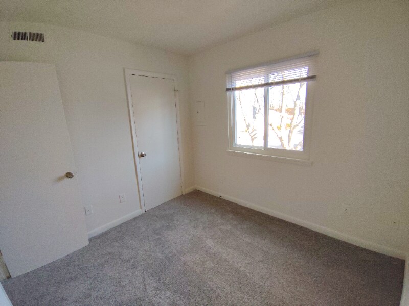 Building Photo - 600 Reusens Rd