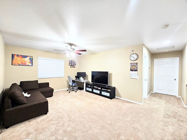 Building Photo - Highly Upgraded Paseo Del Sol Home!