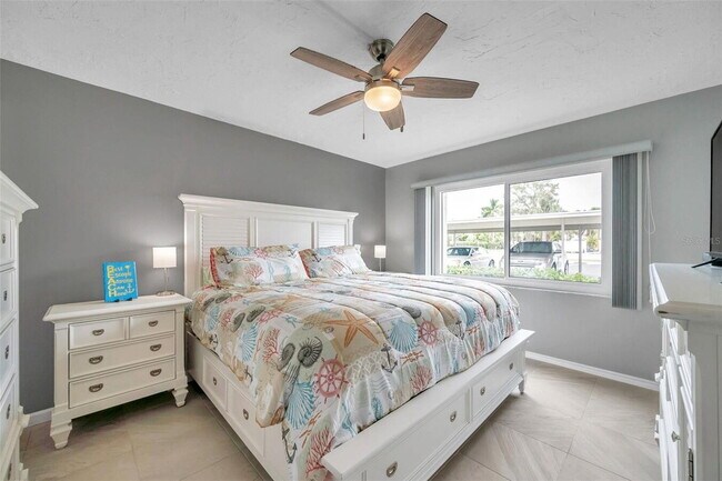 Building Photo - "Fully Renovated 2-Bed, 2-Bath Condo on Minutes from Siesta Key Beach