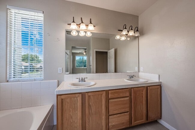 Building Photo - Beautifully Updated North Clovis 3/2.5