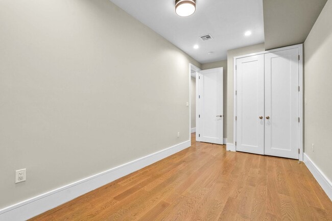 Building Photo - 312 Clifton Pl