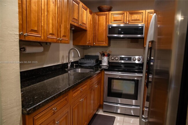 Building Photo - 17051 NE 35th Ave