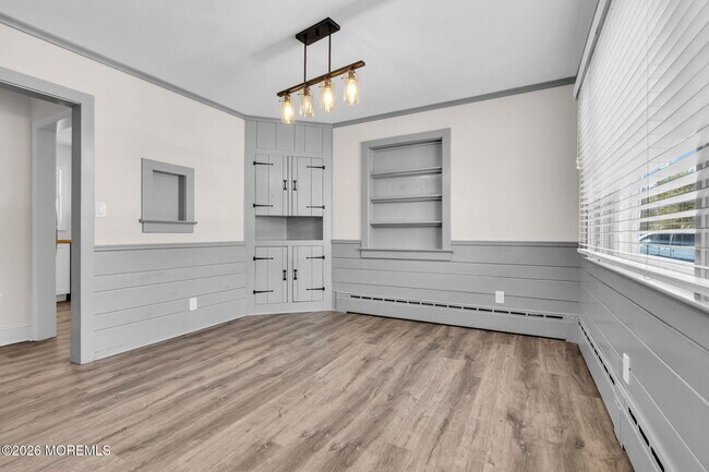 Building Photo - 633 Agnes Ave