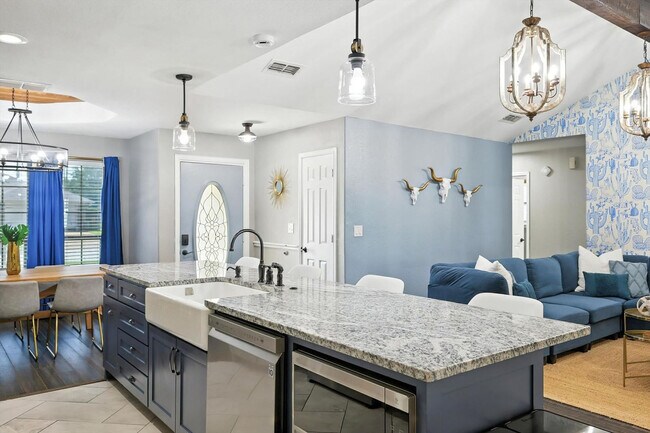 Building Photo - 749 Western Trail