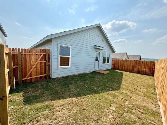 Building Photo - Brand NEW 4-bedroom, 2-bathroom home for l...