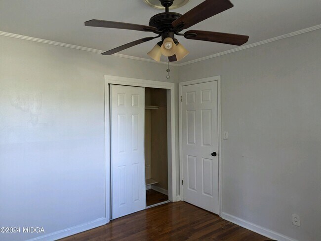 Building Photo - 2971 Crestline Dr