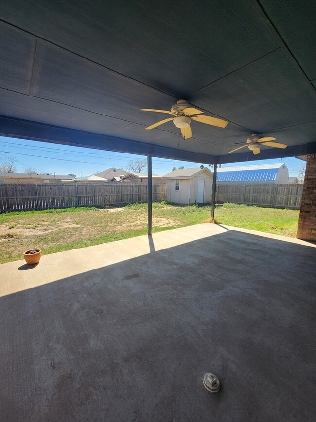 Building Photo - 3 bed 2 bath home, 1 car garage