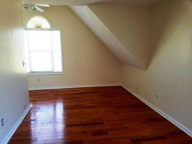 Building Photo - 6000 Carlow Ct SE