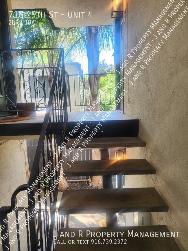 Building Photo - 718 19th St