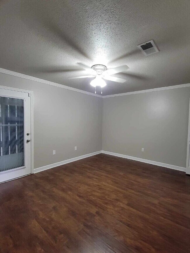 Building Photo - Beautiful Biloxi 3/2 fully furnished TDY!