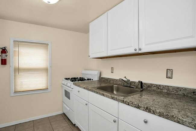 Building Photo - 217 Rocklyn Ave