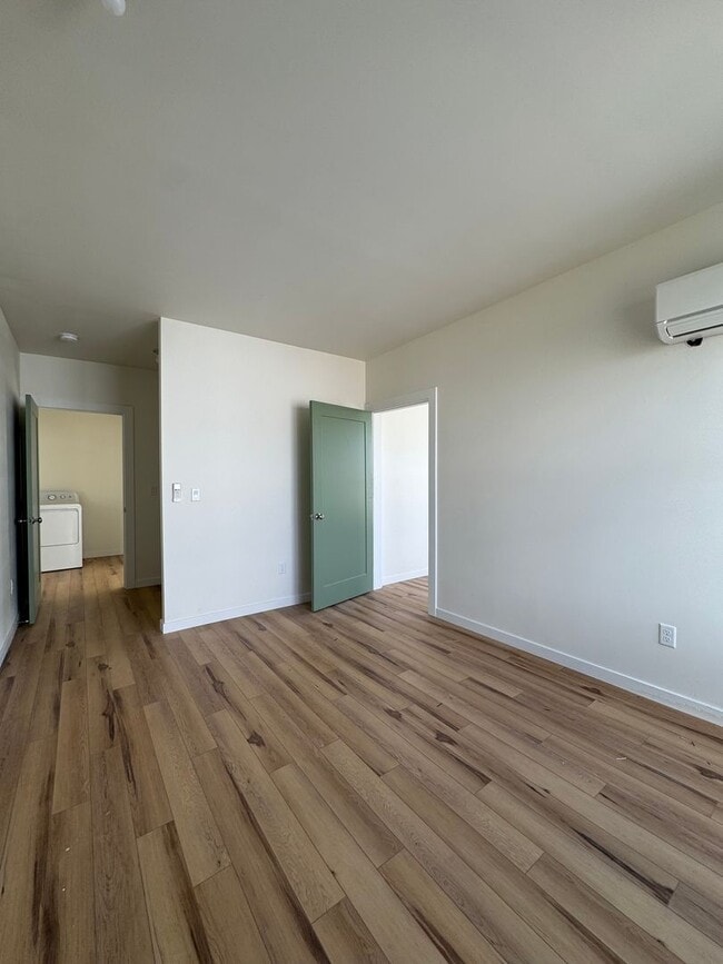 Building Photo - Bright 3BR/3BA with Soaring Ceilings & Lar...