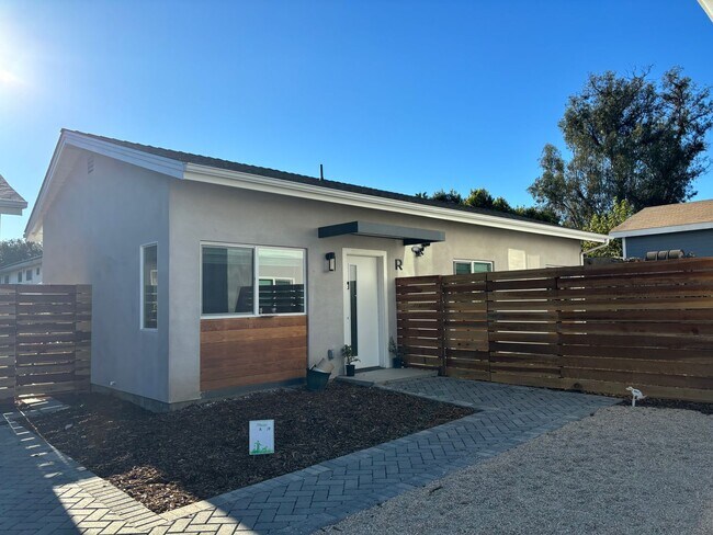 Building Photo - Newly Constructed 2 Bedroom / 2 Bath - Clo...