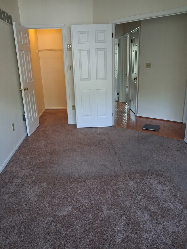 Building Photo - 136 Wimbledon Ct