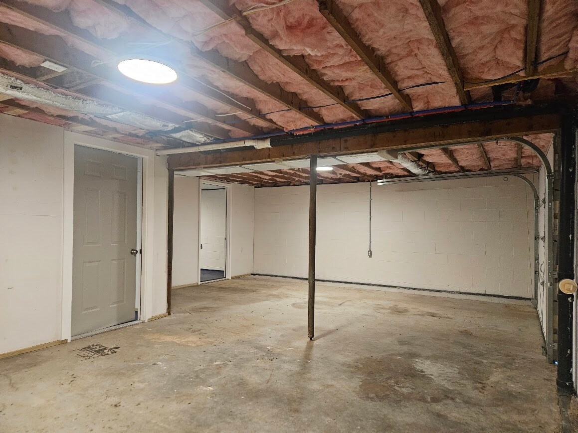 Building Photo - 9 Lexington Ln