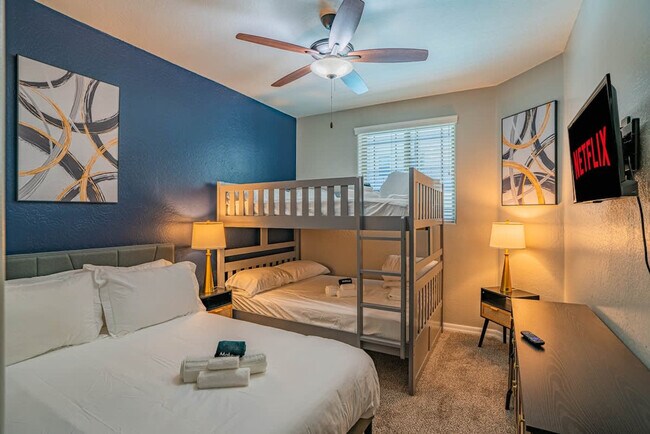 Building Photo - 1275 E University Dr