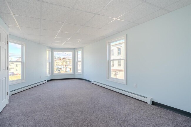 Building Photo - 74 Massabesic St