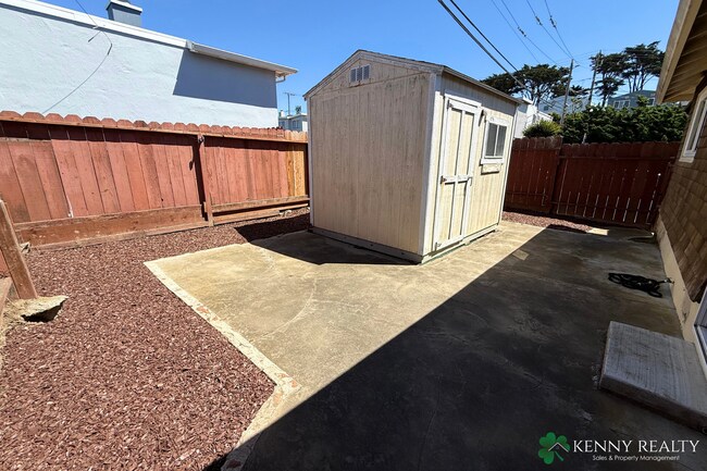 Building Photo - Recently Remodeled 3 Bedroom Corner Home i...