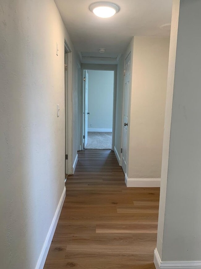 Building Photo - Updated 3 Bedroom 2 Bath in Central Gulfport