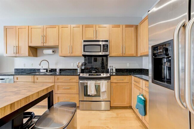 Building Photo - 444 N Central Ave