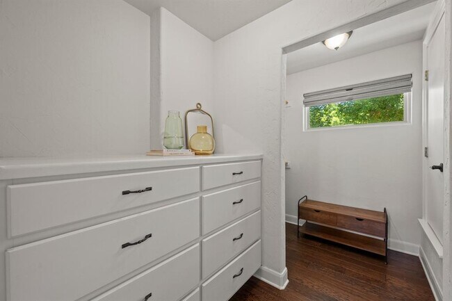 Building Photo - 2307 Alta Vista Ave