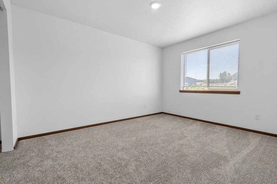 Building Photo - Whisper Creek Village