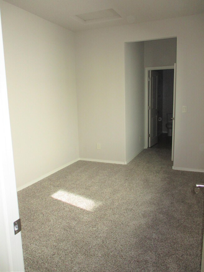 Building Photo - 8750 Sevano Cir NE