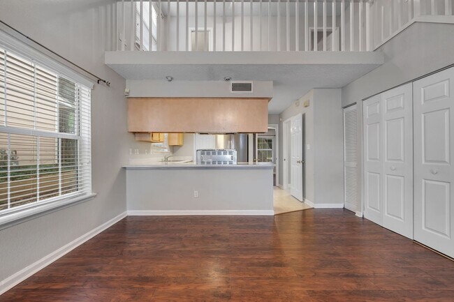 Building Photo - East Tallahassee Townhome