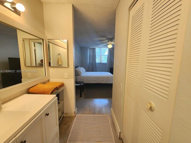 Building Photo - 9101 Lime Bay Blvd