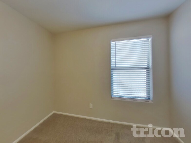 Building Photo - 2111 S 160th Ln