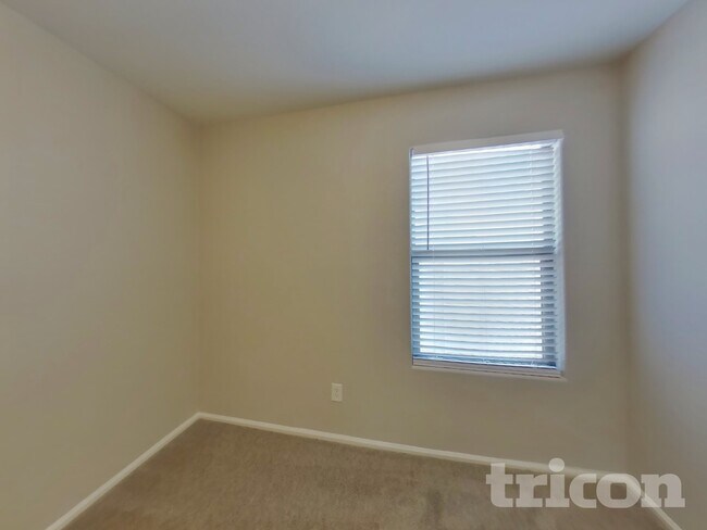 Building Photo - 2111 S 160th Ln