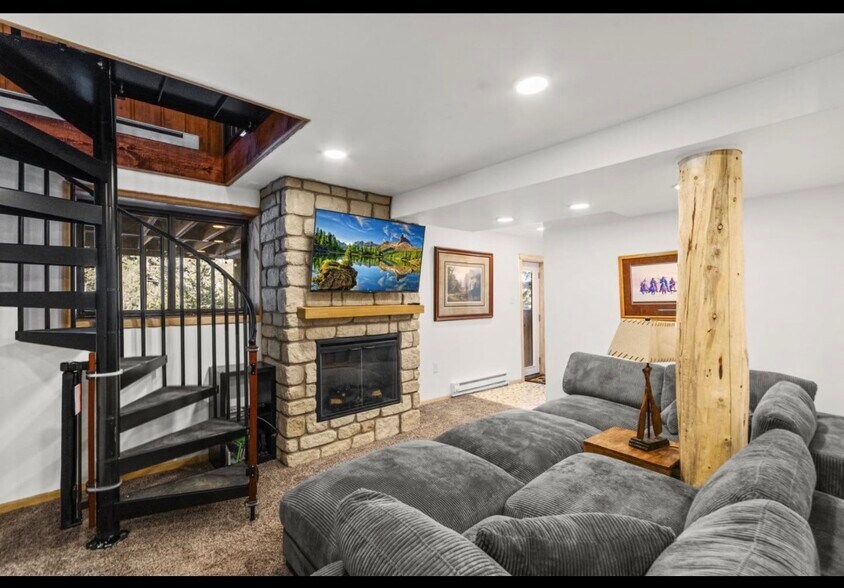 Building Photo - 838 Lakeshore Dr