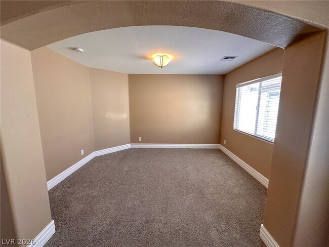 Building Photo - 142 Castle Course Ave