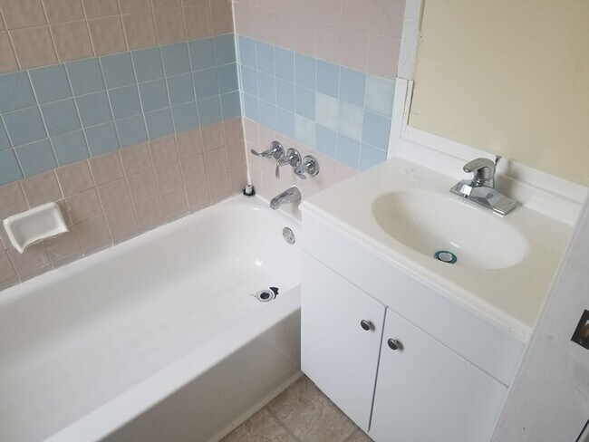 Building Photo - Parkside 1BR Apartment Near Fairmount Park & SEPTA Trolley