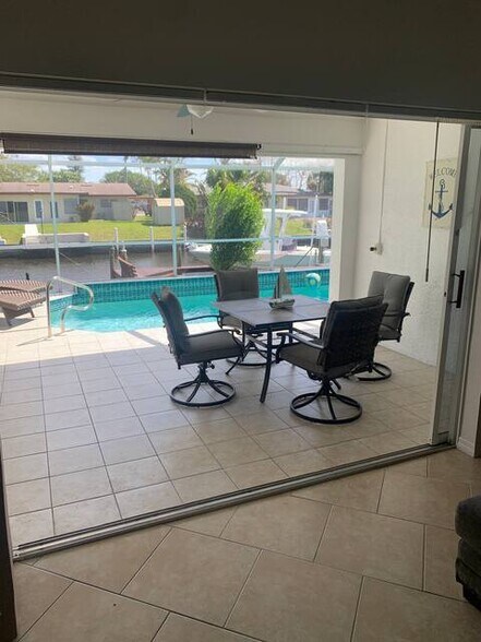 Building Photo - 4973 Viceroy St