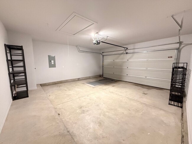 Building Photo - **Gorgeous Newer Build! 3 Bed 2 Bath**