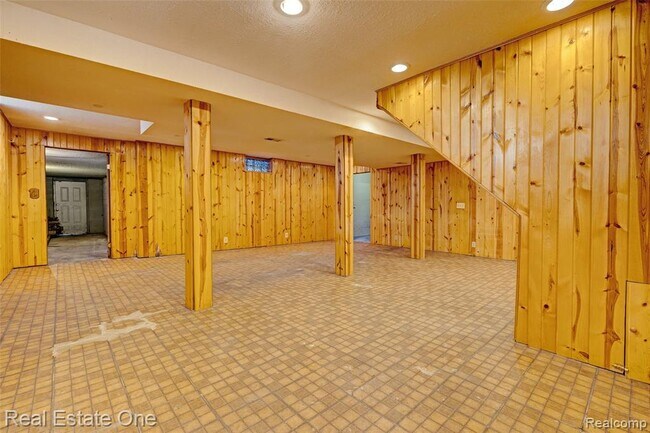 Building Photo - 5307 Metamora Rd