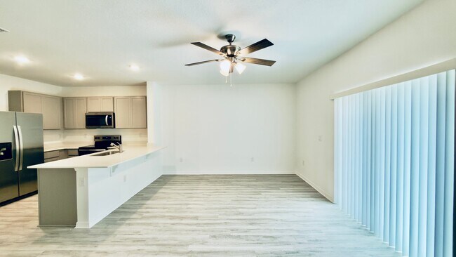 Building Photo - 2947 Canary Ave