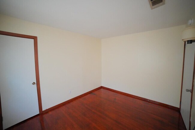 Building Photo - 231 Gaile Ave