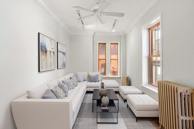 Primary Photo - 17 Cazenove St