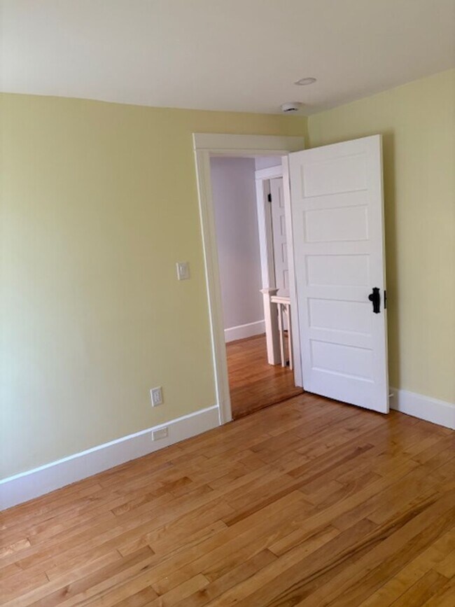 Building Photo - 8-8 Forest St