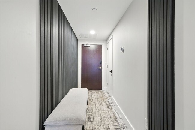 Building Photo - Upgraded Downtown Condo