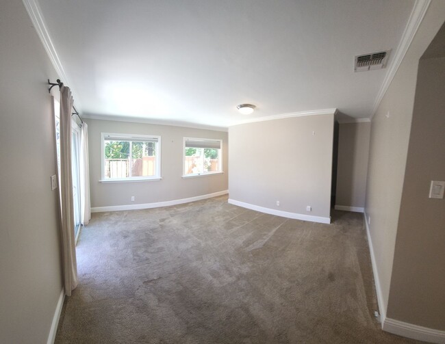 Building Photo - Beautiful, updated home close to Poly and ...